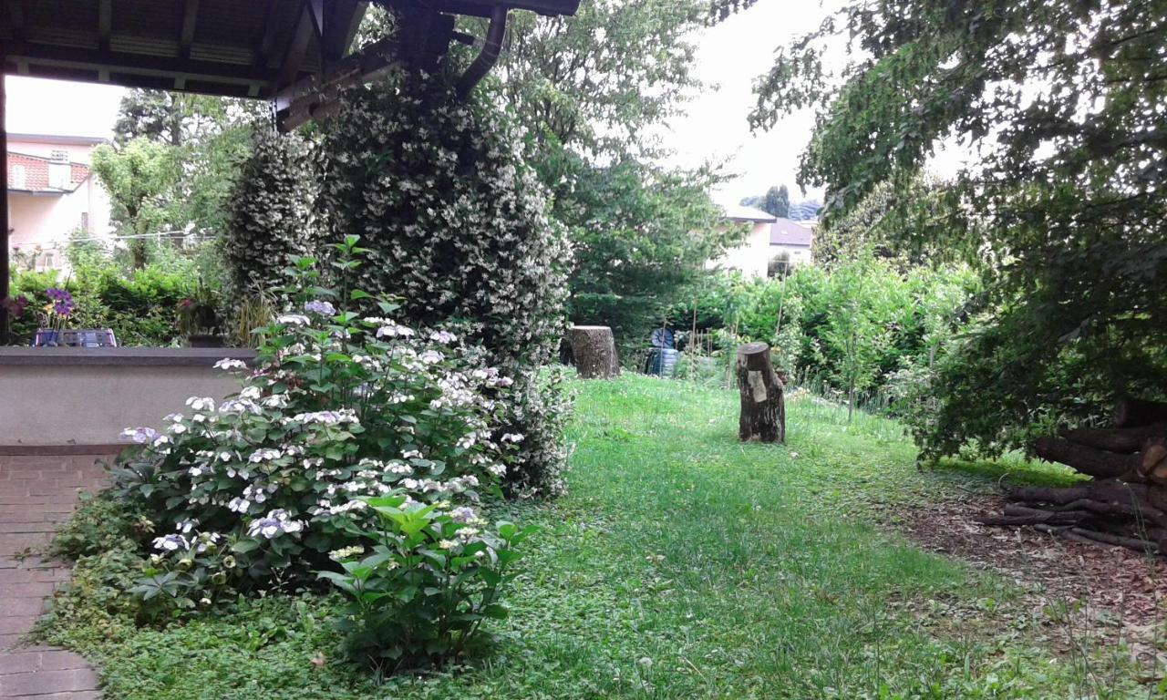 Elleboro Bed & Breakfast Carugo Bagian luar foto