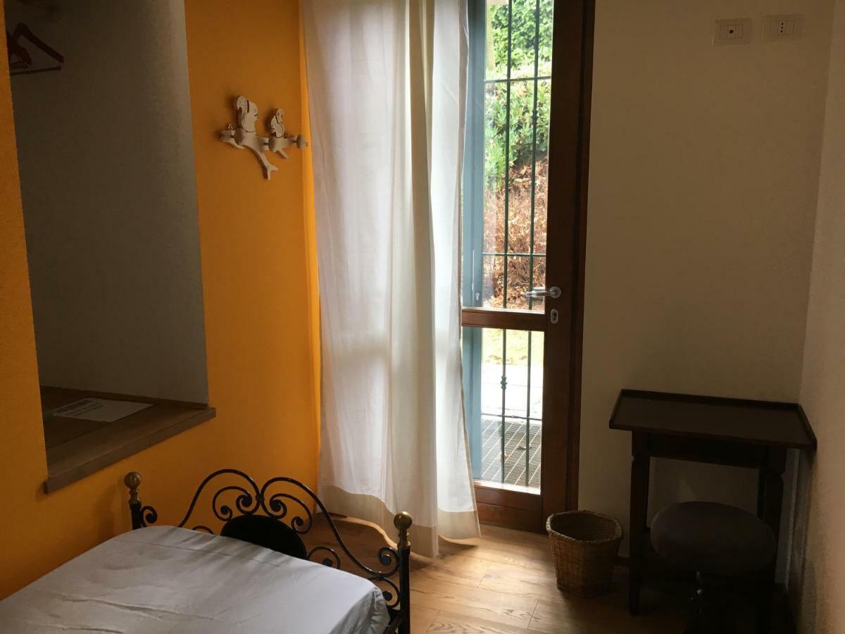 Elleboro Bed & Breakfast Carugo Bagian luar foto