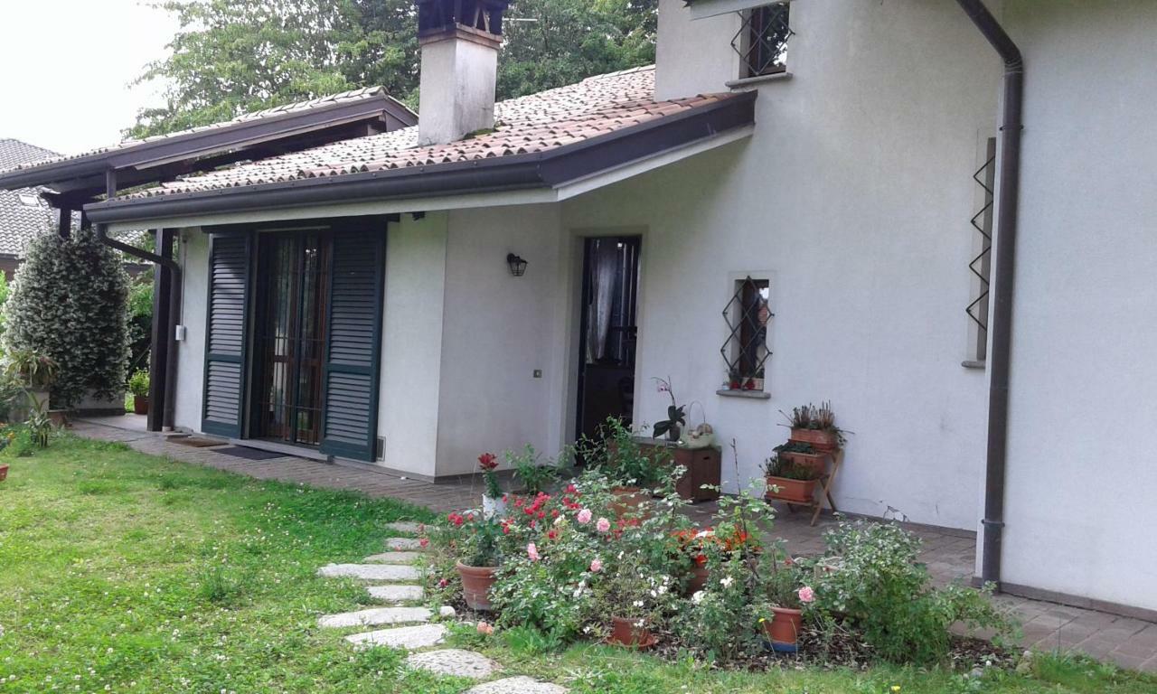 Elleboro Bed & Breakfast Carugo Bagian luar foto