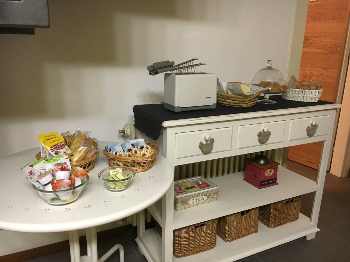 Elleboro Bed & Breakfast Carugo Bagian luar foto